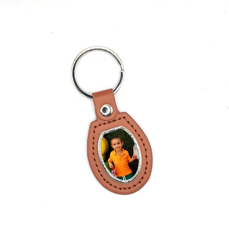 .breloc personalizat, din metal cu piele maro, model 1